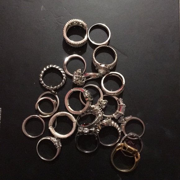 Jewelry - Lot of 21 rings Jewelry - Lot of 21 rings